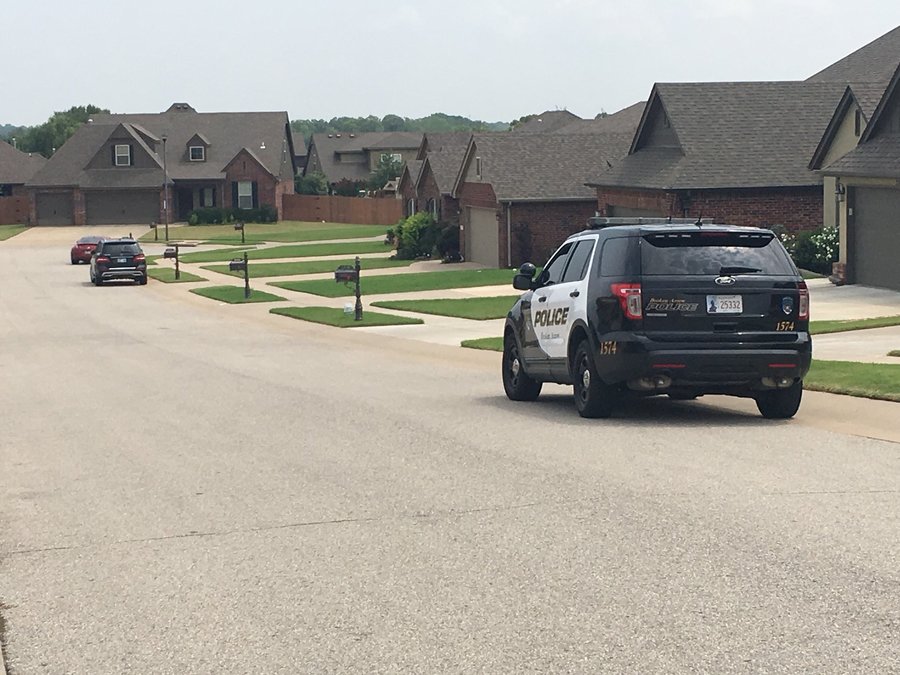 Broken Arrow police investigate attempted home invasion, shooting